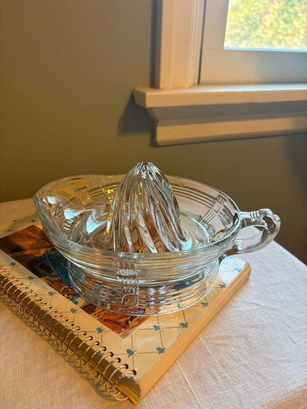 Vintage 1940s Hazel Atlas large glass juicer